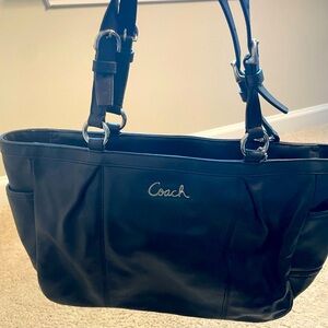 Coach Black all Leather Tote Bag! 🖤